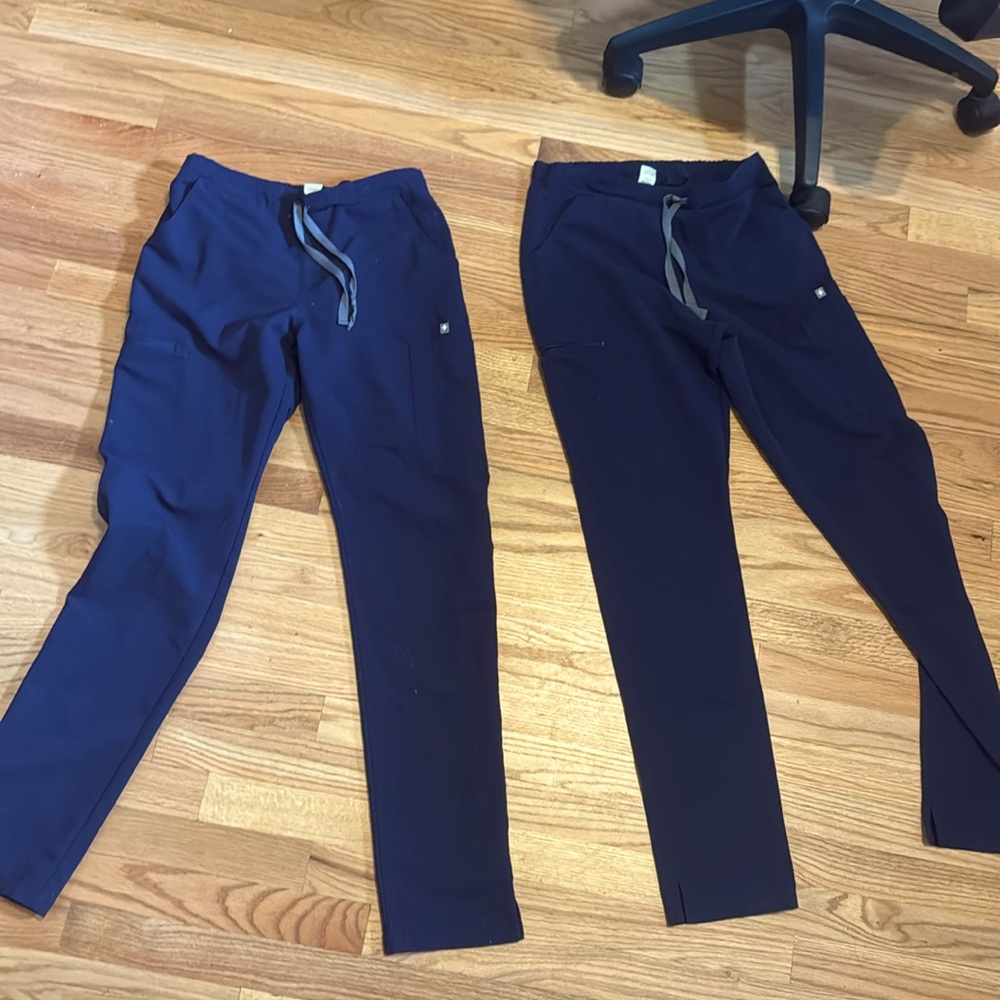2 Figs Yola women’s scrub pants- Small/Tall- navy blue